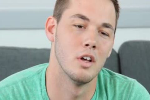 Texas cowboy riding a 10-Pounder 