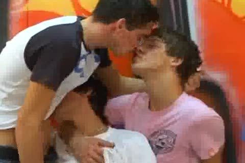 DoubleFuck In 3some unprotected