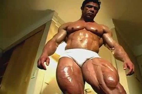 Muscle Worship Serafim