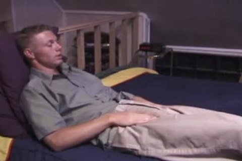 Straight lad Justin Beats Off