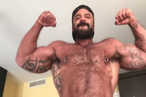 Muscle Daddy!!!