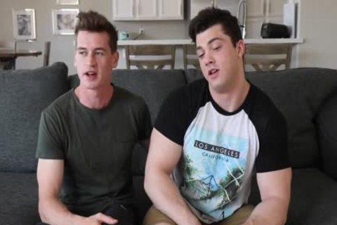 Collins Face Tells Us Exactly How Much that chap likes London's bulky 10-Pounder!