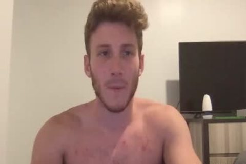 Bearded lad Masturbating In Live