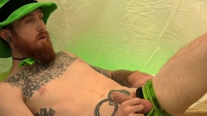 ZackRandall.net: Irish Dom Ty masturbating in the bed