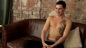 Justin Arrives To jack off One Out - Justin Wood