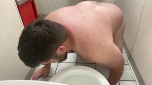 I enter A Gas Station Toilet And take up with the tongue And engulf The Toilet And The Floor