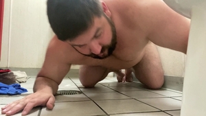 I enter A Gas Station Toilet And take up with the tongue And engulf The Toilet And The Floor