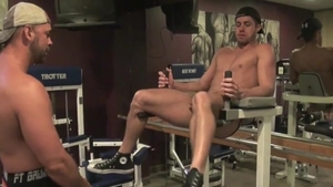 Levando Rola Do Gordinho Na Academia