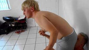 ManPuppy.com: College student facesitting sex tape