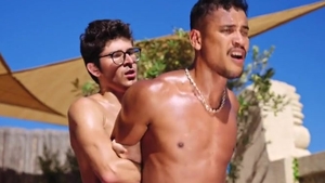 That pleasant bare Bottom Sure Knows How To Satisfy A gigantic 10-Pounder