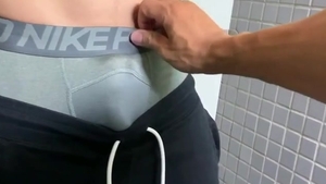 2 ANH oriental SAU GIO DA BANH