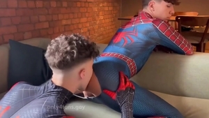 teens: twink-Aranha Ativo Vs. twink-Aranha Passivo