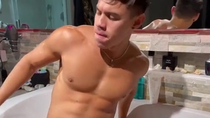 Muscled Daddy Used Him In each Position On The Bathtub [ONLYFANS]