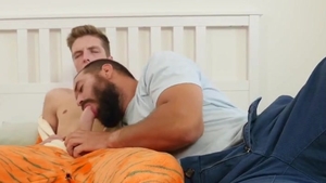 Desires sloppy fucking