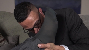 SayUncle X Gentlemen's Closet: Toes Make Him Scream