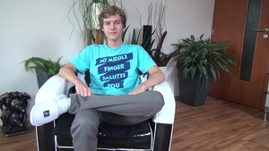 Hunk Reveals His Kinky Side