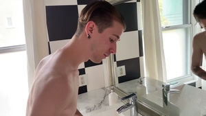 AmateurGayPOV: From Tub to Trouble